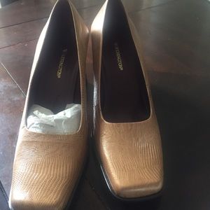Size 8.5 women’s heels